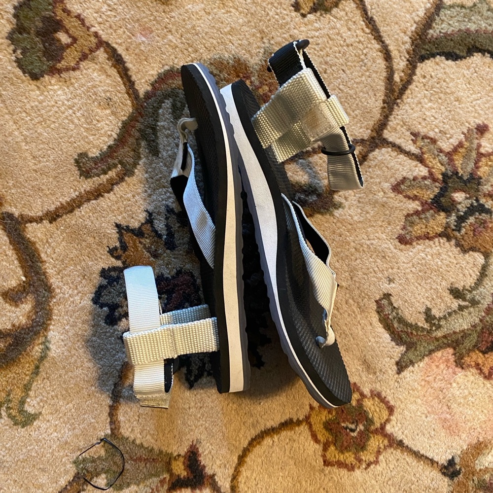 Teva Black and White Striped Sandals flip flop style size 6 like new - Picture 5 of 7